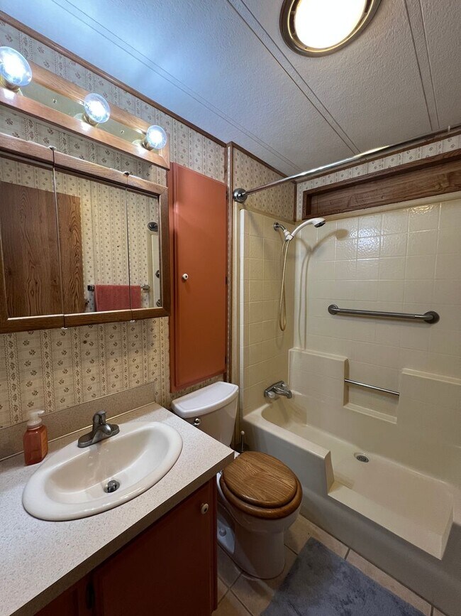 Building Photo - SHORT TERM FOOTHILLS RETREAT!