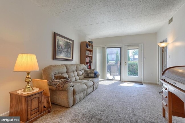 Building Photo - 1 br, 1 bath Condo - 804 Cherrington Dr