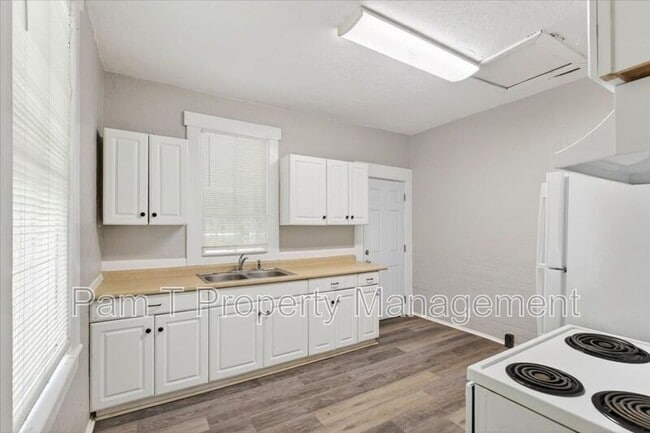 Building Photo - 118 W 56th St
