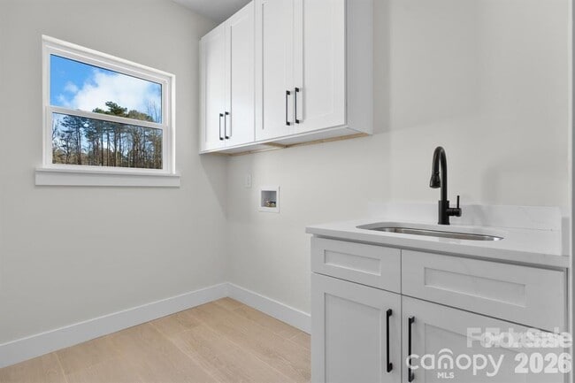 Building Photo - 548 Car Farm Rd