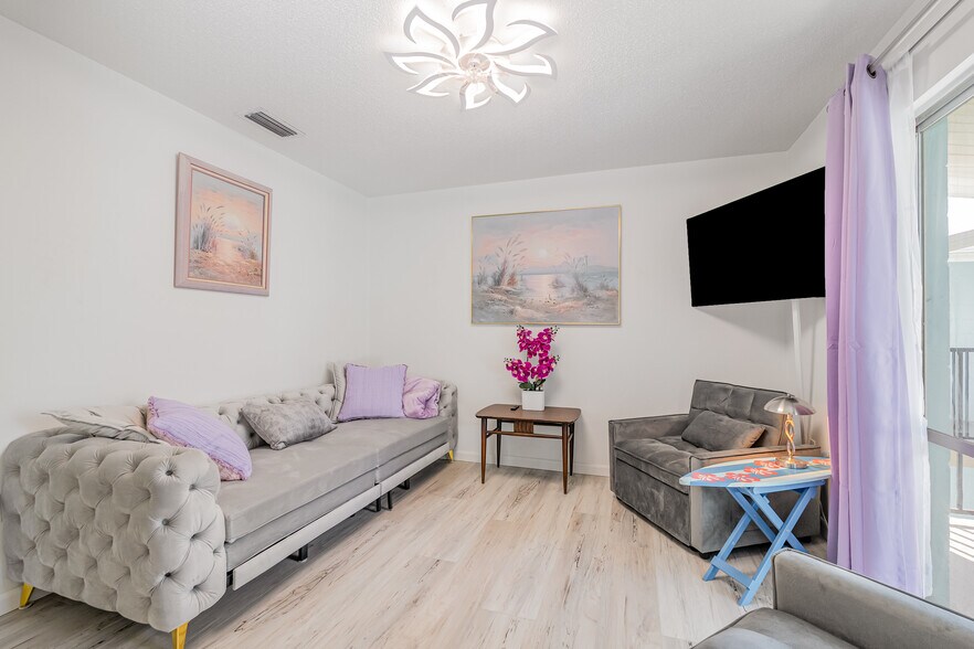 Building Photo - 279 S Brevard Ave