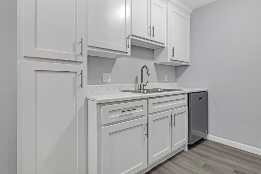 Kitchen - Midtown Reserve Apartments