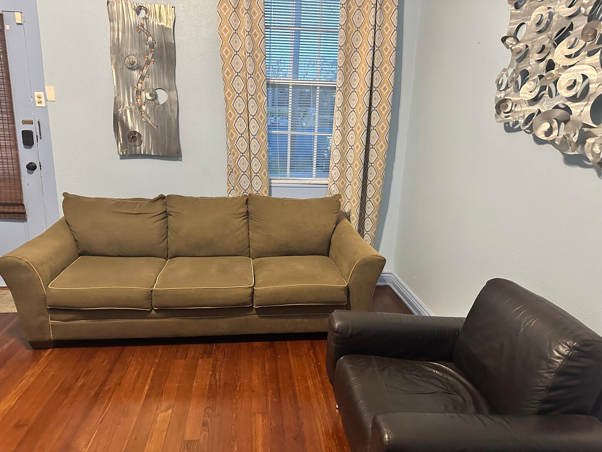 Building Photo - 423 Dakin St