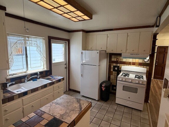 Building Photo - Central Richmond 2-Bedroom Home Near City ...