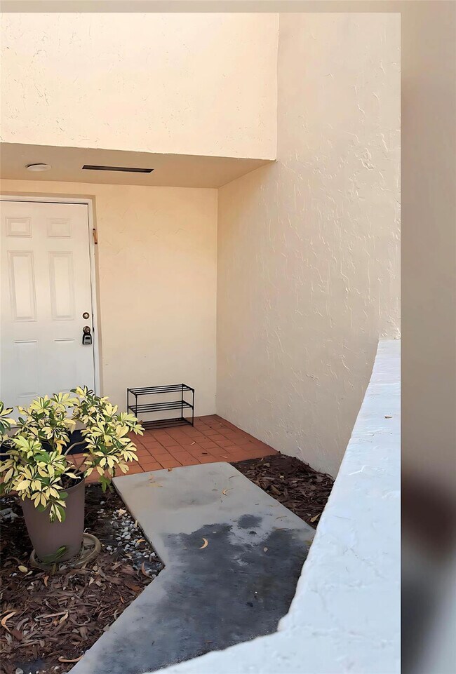 Building Photo - 8014 NW 15th Manor