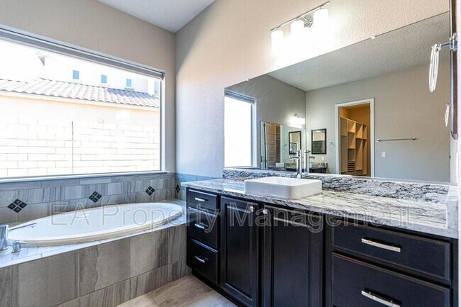 Building Photo - 827 Mesa Roja Trail NE