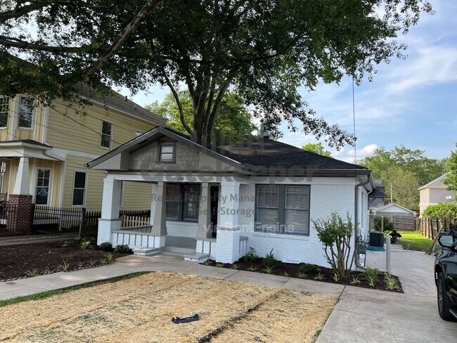 Building Photo - 1565 Walker Ave