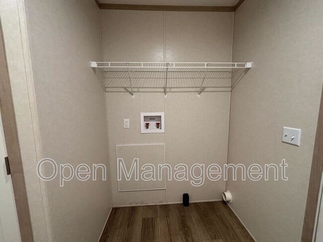 Building Photo - 725 S 12th St