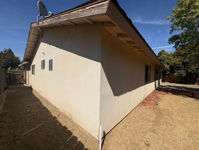 Building Photo - 947 W Seeger Ave
