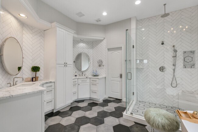 Building Photo - 2560 Costa Mesa Cir
