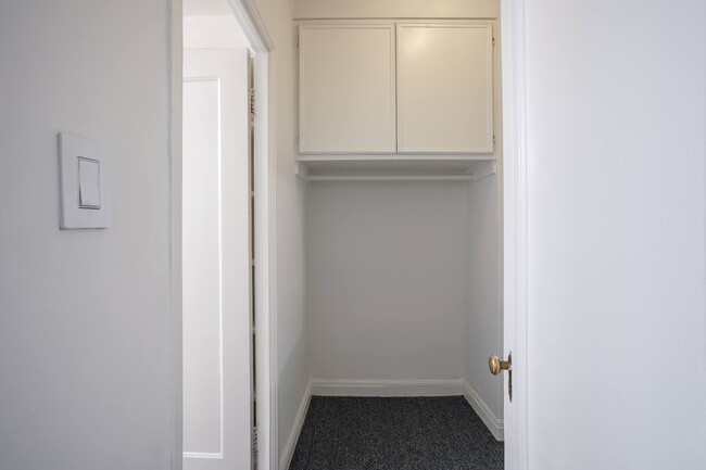 Building Photo - 631 Ofarrell St