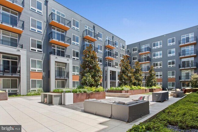 Building Photo - 145 Riverhaven Dr