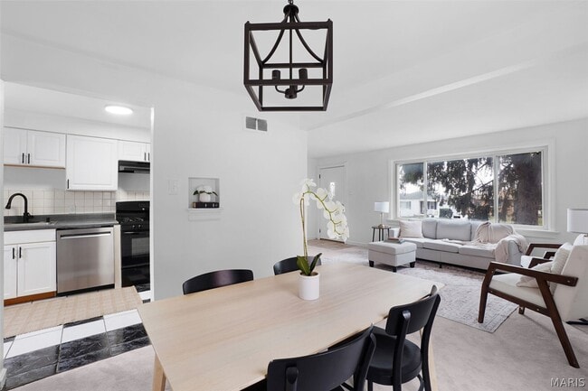 Building Photo - 813 Chain of Rocks Dr