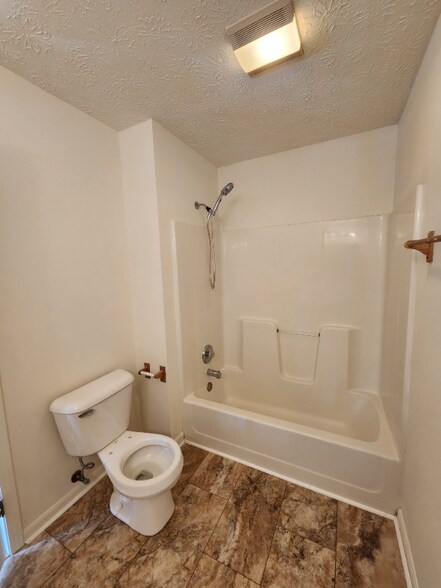 Building Photo - 4949 Catherine Ct