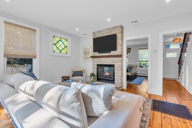 Building Photo - 146 Rumson Rd