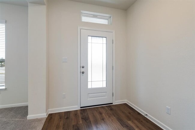 Building Photo - 801 Simmental Loop