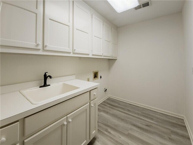 Building Photo - 7335 Craigleith Dr