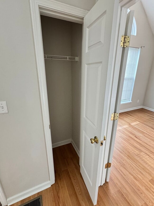 Building Photo - Comfortable 2-Bed, 2-Bath Home