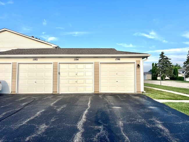 Building Photo - 1594 Cornell Cir