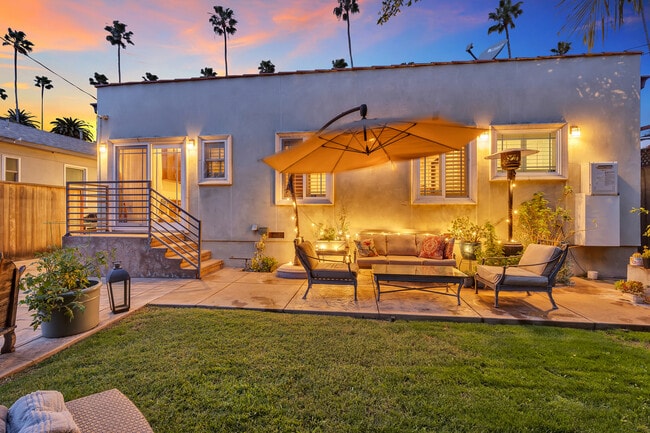 Building Photo - 326 N Doheny Dr