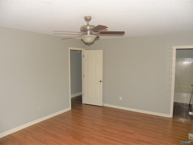 Building Photo - 128 Lewis Ln