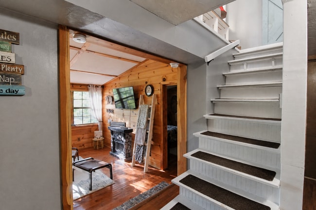 Building Photo - 8045 Sarah Thomas Rd