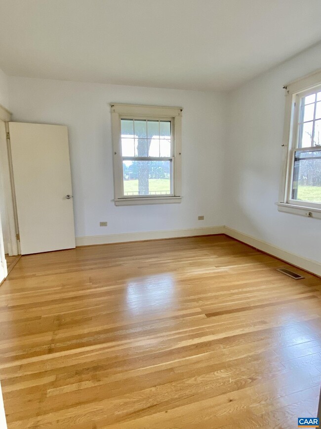 Building Photo - 119 Tanbark Dr