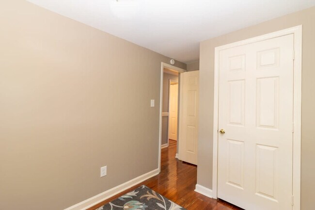 Building Photo - 3912 Crestview Dr