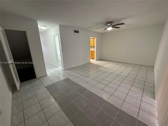 Building Photo - 921 W 80th Pl