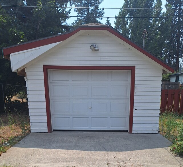 Building Photo - 3918 E 8th Ave