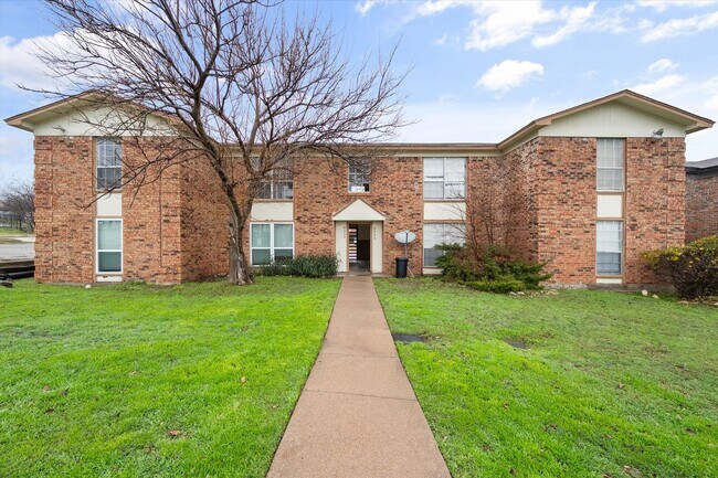 Building Photo - 8000 Cambridge Cir