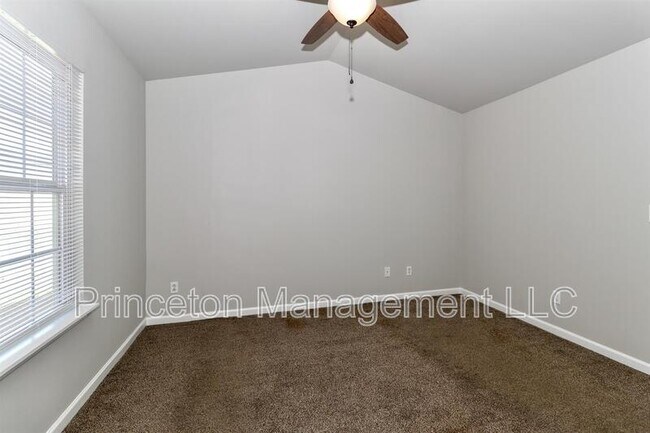 Building Photo - 153 Marakery Rd