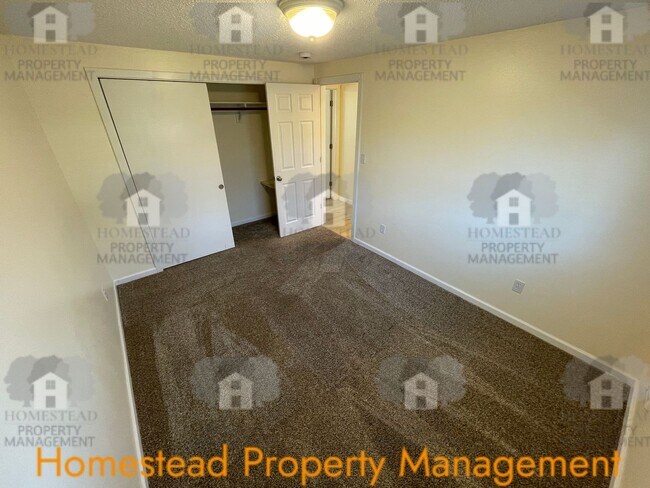 Building Photo - 672