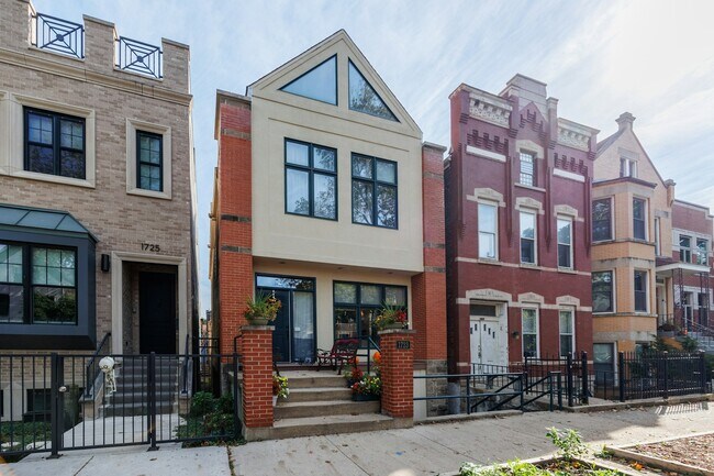 Building Photo - 1723 N Wood St