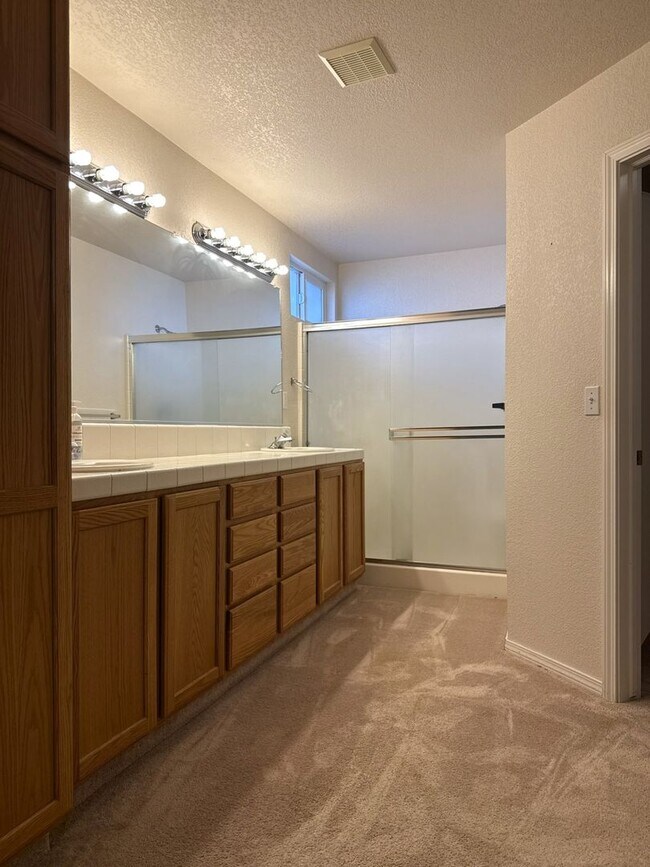 Building Photo - Charming 3-bedroom, 2-bath home in North Merced!