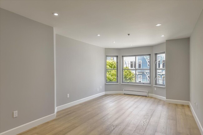 Building Photo - Newly Remodeled Two Bedroom Condo in Pacif...