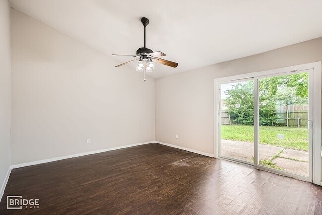 Building Photo - 8314 Kensington Dr