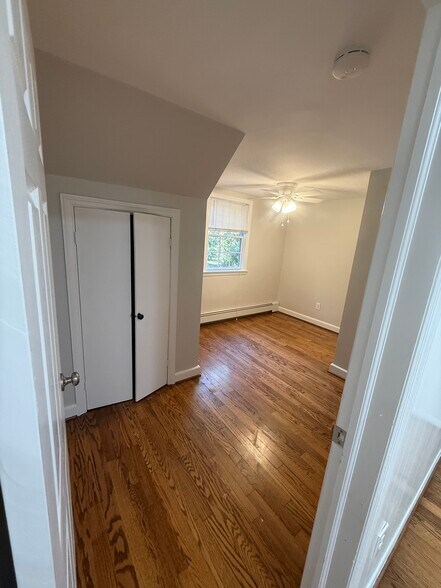 Building Photo - 8 E Woodbound Dr