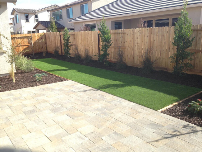 Building Photo - Gorgeous NEW Home in Roseville!