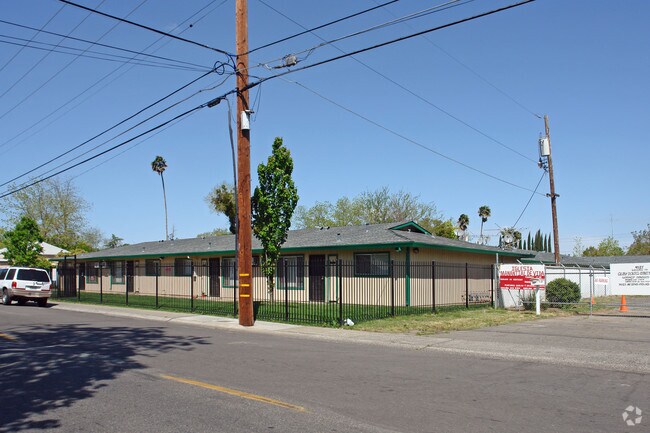 Building Photo - Los Lomas Apts