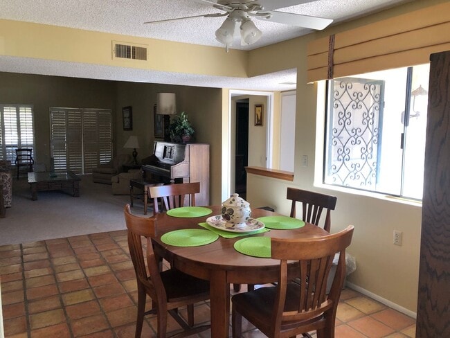 Building Photo - Lovely home with all the comforts of home. Short or Long term furnished term furnished or unfurni...