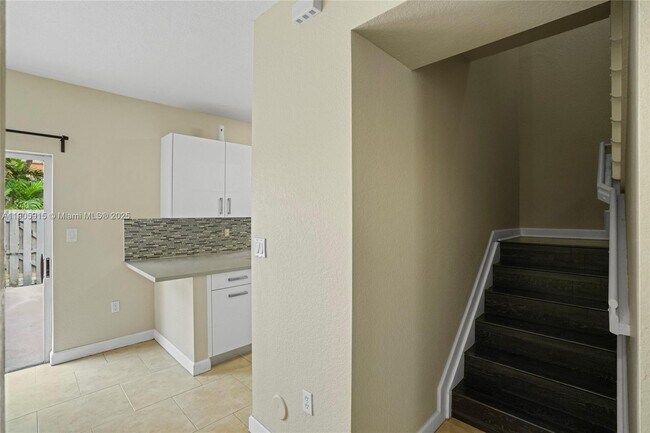 Building Photo - 4129 NE 26th St