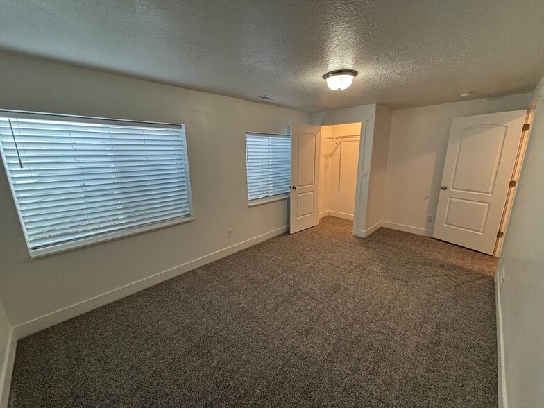 Bedroom 1 - 188 E Bruin Dr