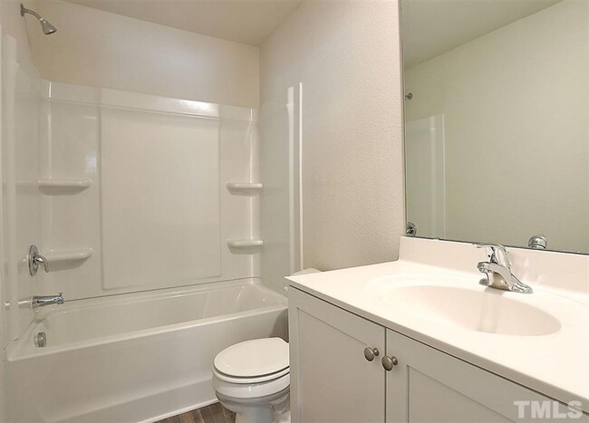 Building Photo - 2 Bedroom Townhome Available June 2026!