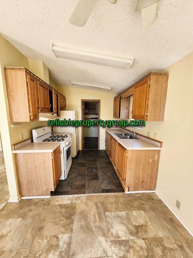 Building Photo - New Listing in Churubusco!!