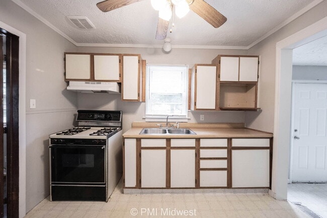 Building Photo - "Charming 3-Bedroom Home in Anderson, IN with Spacious 1136 Sq Ft Layout!"