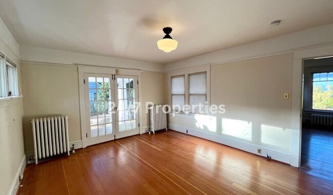 Building Photo - Unique Large 3BD I 2BA Home - Near Gabriel Park!