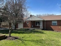 Building Photo - Brick Ranch for Rent in Highland  HTS close to the freeway