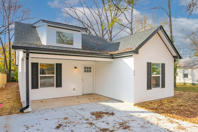 Building Photo - Charming Gallatin Home!