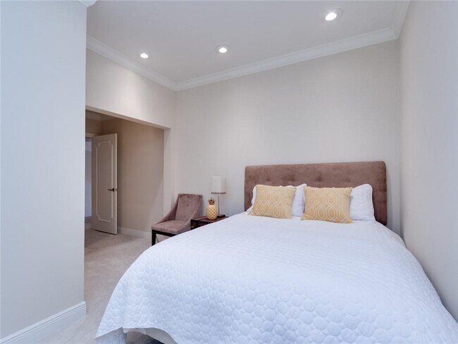 Building Photo - 615 Coral Way